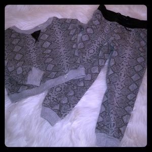 Guess jogger and crew sweater